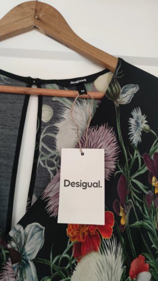 Mono Desigual floral negro talla M