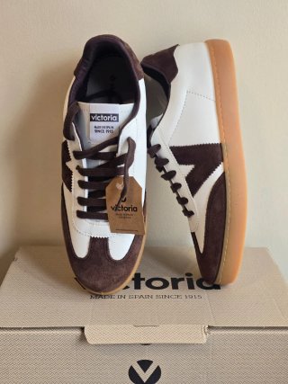 ZAPATILLAS UNISEX MARCA VICTORIA N-40.CON ETIQUETA