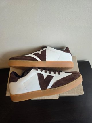 ZAPATILLAS UNISEX MARCA VICTORIA N-40.CON ETIQUETA