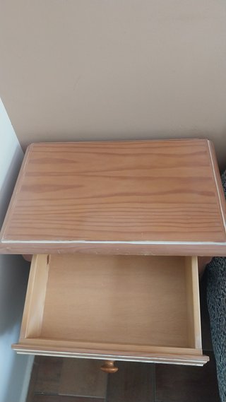 Mesita de noche de madera pino + cabecero forja