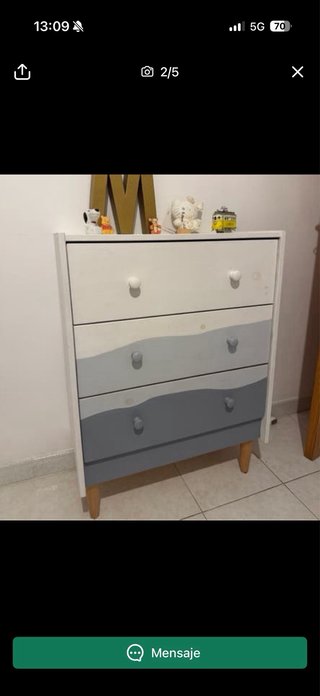 Armario, cajoneras y escalera de decoracion