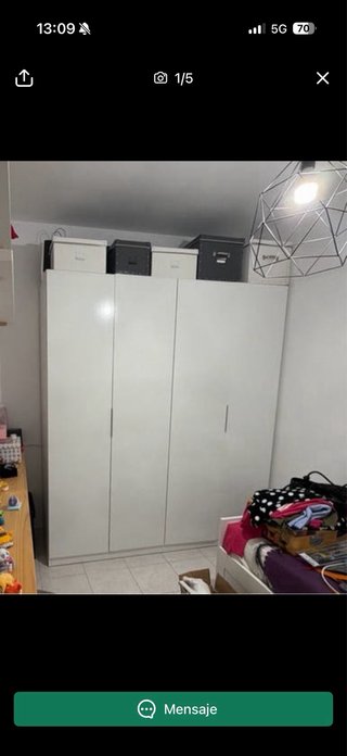 Armario, cajoneras y escalera de decoracion