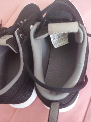 Zapatillas Newfeel Negras y Blancas