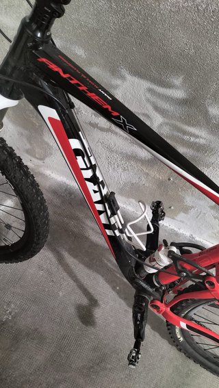 Bicicleta da Montagna a Doppia Sospensione Giant
