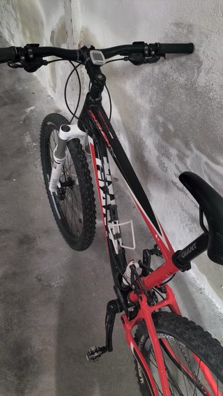 Bicicleta da Montagna a Doppia Sospensione Giant