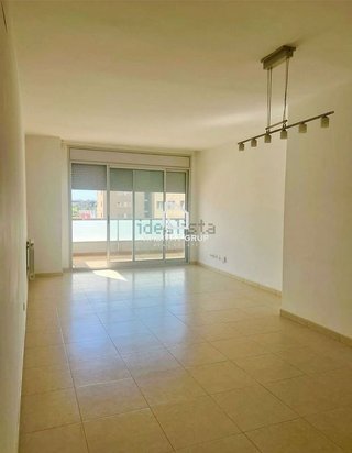 Piso en venta en Barri dels Escriptors en Salt