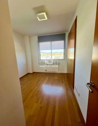 Piso en venta en Barri dels Escriptors en Salt