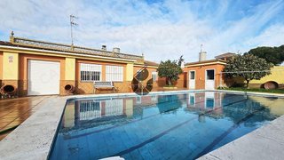 Chalet en venta en Palomares del Río