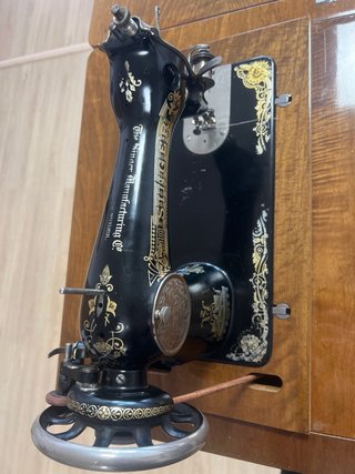 Mesa Singer con Máquina de Coser Funcional