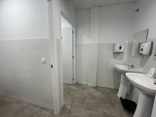 Local comercial en alquiler en Montigalà -Sant Crist en Badalona