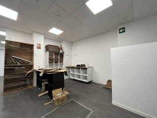 Local comercial en alquiler en Montigalà -Sant Crist en Badalona