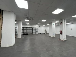 Local comercial en alquiler en Montigalà -Sant Crist en Badalona