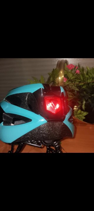 Casco de bicicleta con visera solar