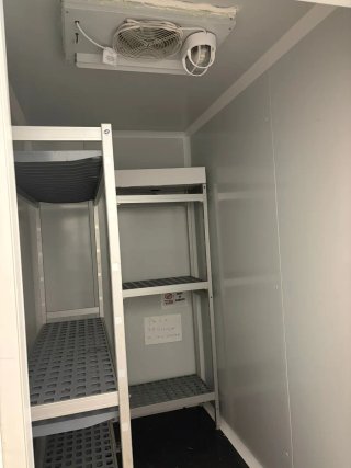Equipos de frío y estanterias para supermercado