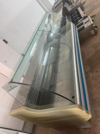 Expositor refrigerado curvo