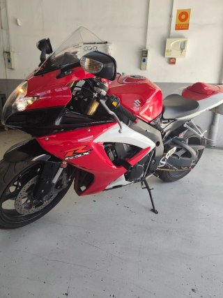 Suzuki GSX-R 600 Roja y Blanca