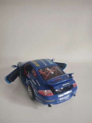 Coche a escala Porsche 911 Carrera escala 1,18