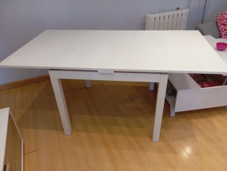 Mesa extensible blanca de madera Ikea