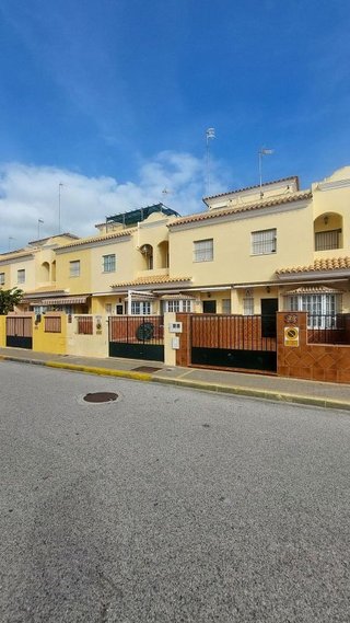 Casa adosada en venta en Santuario - La Laguna en Chipiona