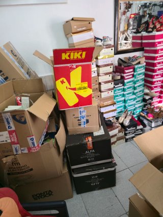 Todo 2.500€ , sandalias ,niños mucho calzado,