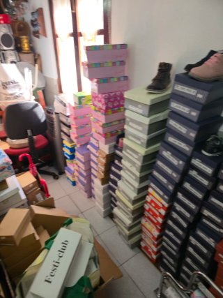 Todo 2.500€ , sandalias ,niños mucho calzado,