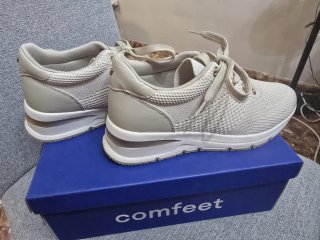Zapatillas Beige y Plata 39