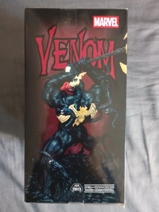MARVEL - FIGURA VENOM KING IN BLACK LUMINASTA
