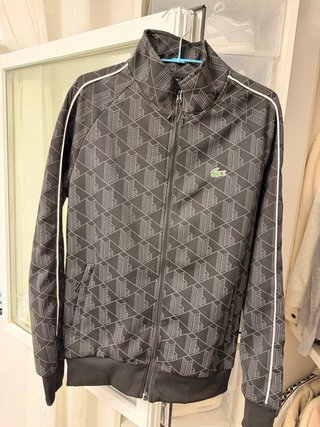 Chandal Lacoste negro estampado