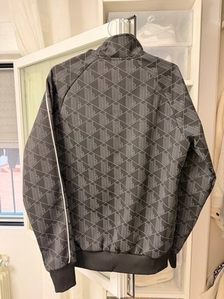 Chandal Lacoste negro estampado