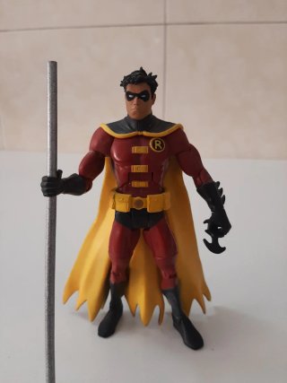 Figura Robin DC Universe Classic Mattel