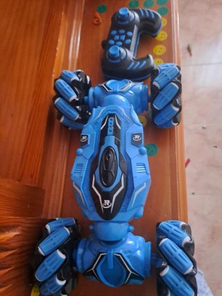 Coche teledirigido azul