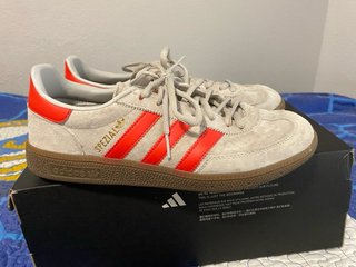 Adidas Spezial Beige y Rojo