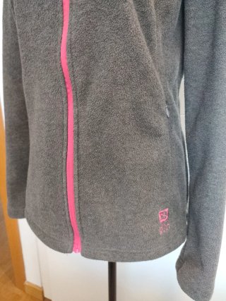 Forro polar gris con cremallera rosa