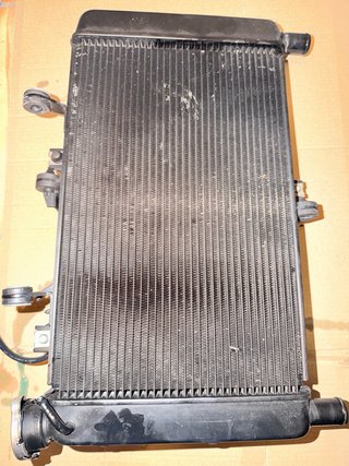 Radiador Yamaha MT-09 SP 2023 con ventilador