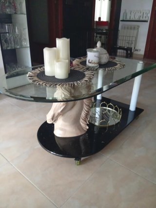 Mesa de salón cristal y caballo beige