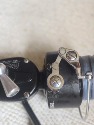 Carrete de pesca Mitchell 330 automático.