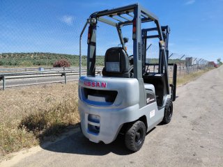 Carretilla elevadora Nissan gasolina