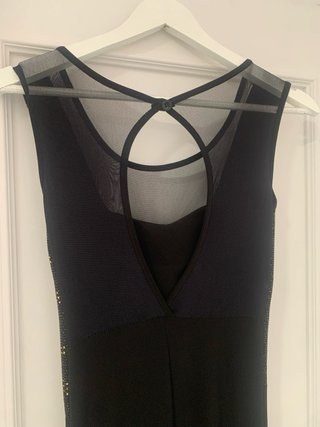 Vestido largo negro con detalles dorados