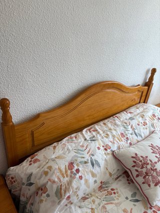 Cabecero cama 135 y 2 mesillas madera pino