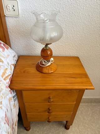 Cabecero cama 135 y 2 mesillas madera pino