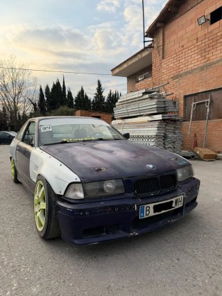 BMW  323i coupe e36