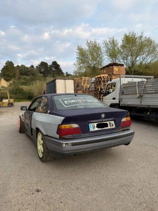 BMW  323i coupe e36