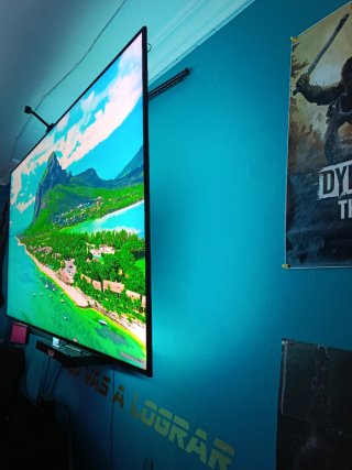 TV Samsung 65 + Ambientlight