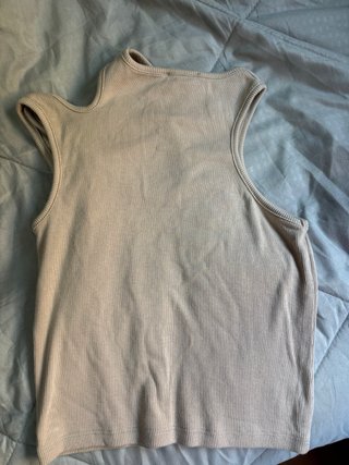Top Stradivarius beige asimétrico talla S
