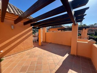 Casa pareada en alquiler en Benahavís