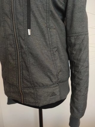 Chaqueta Adidas gris con capucha
