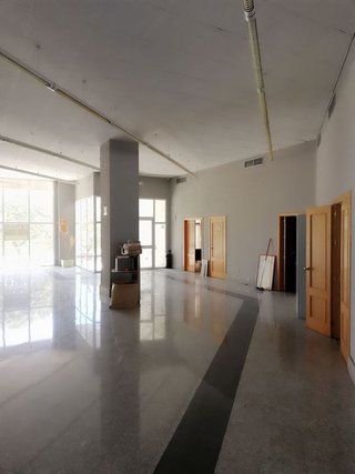 Local comercial en alquiler en Palacio de Congresos - Urbadiez - Entrepuentes en Sevilla