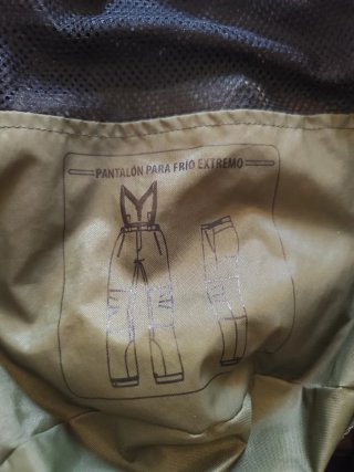 Traje militar frío extremo pixelado