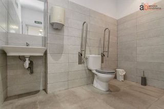 Local comercial en alquiler en Ensanche en Pamplona