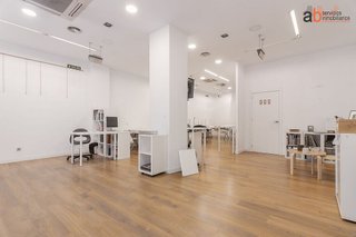 Local comercial en alquiler en Ensanche en Pamplona